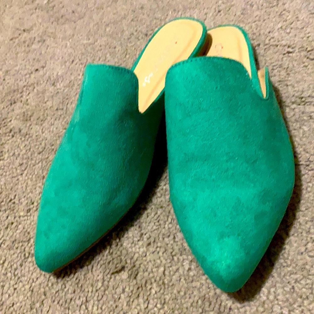 NWOT Cute Green Faux Suede Mules